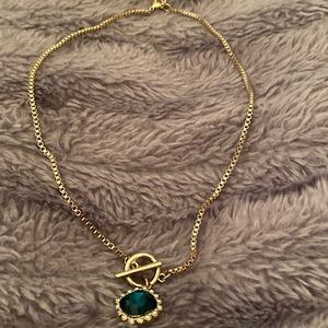 Vintage!! Gold Necklace with Emerald Green Pendant